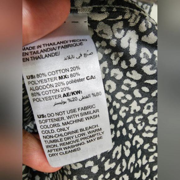 Chicos Non-Iron Cool max all season Cheetah/Leopard print Button Up -Sz. 1 (Med) - Picture 9 of 9